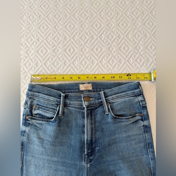 MOTHER High Rise Dazzler Crop Fray Jeans Size 26 - Picture 6 of 8